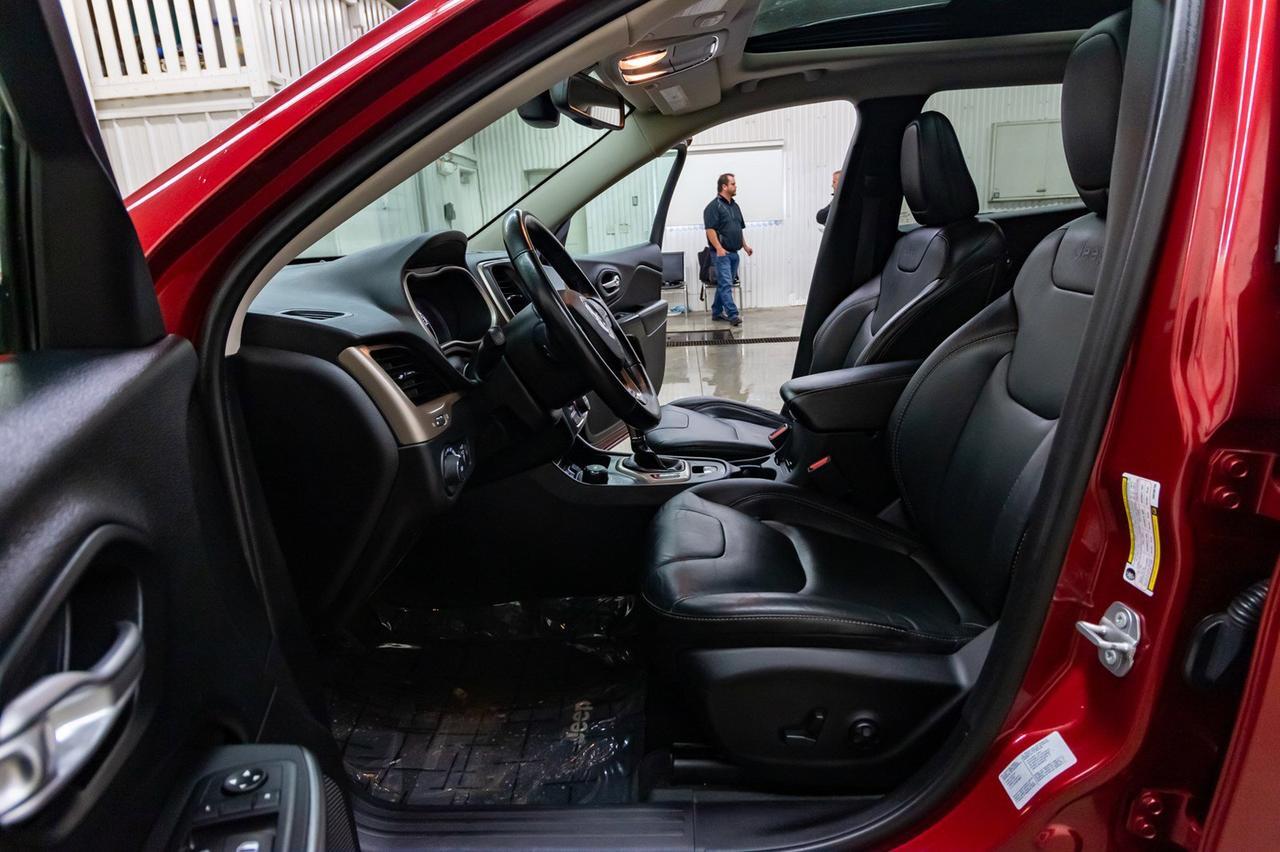 2016 Jeep Cherokee 4x4 Limited Leather Roof Nav Red Deer AB