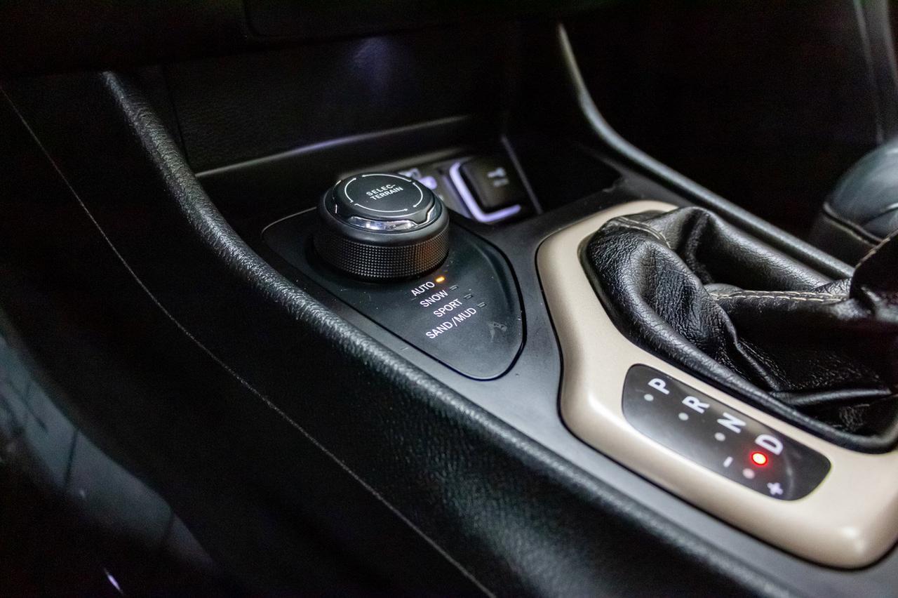 2016 Jeep Cherokee 4x4 Limited Leather Roof Nav Red Deer AB