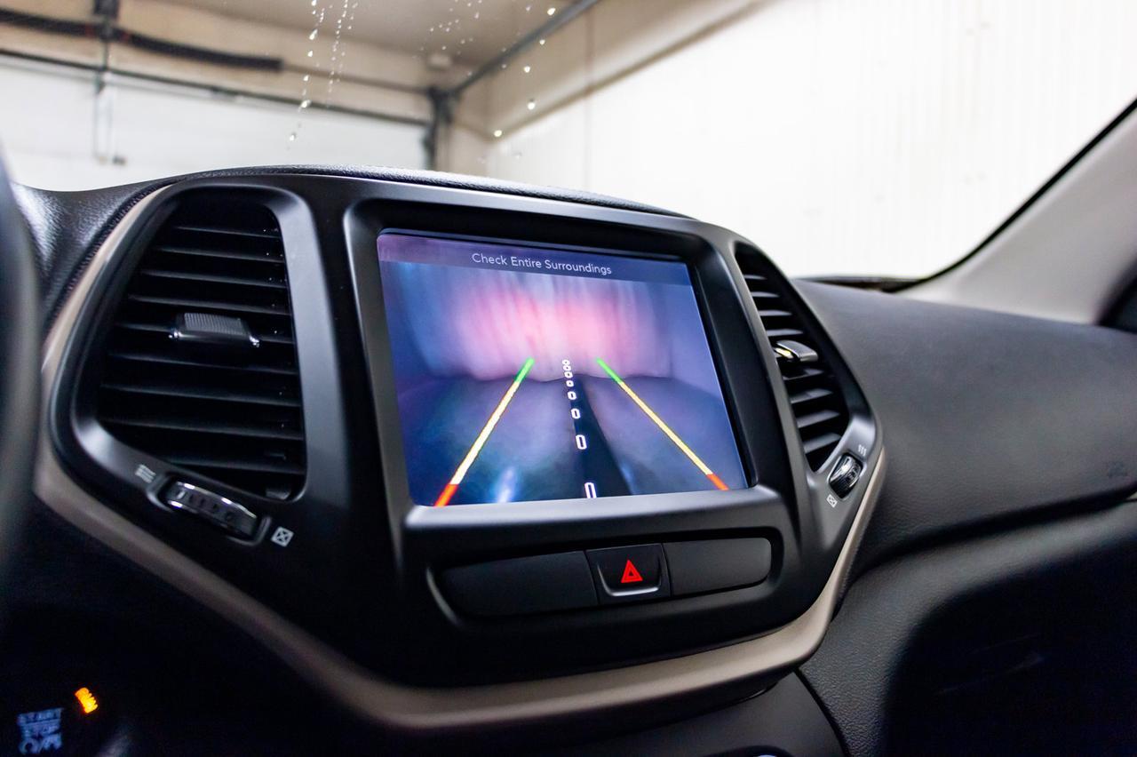 2016 Jeep Cherokee 4x4 North Nav BCam Red Deer AB