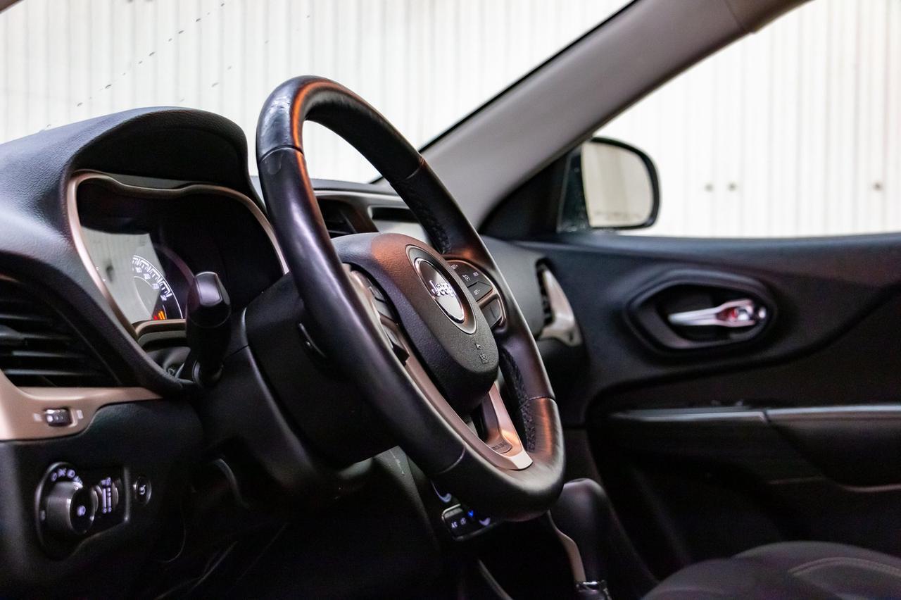 2016 Jeep Cherokee 4x4 North Nav BCam Red Deer AB