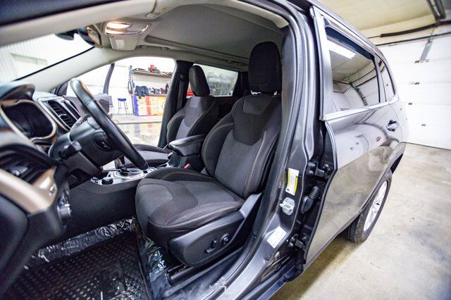 2016 Jeep Cherokee 4x4 North Roof BCam Red Deer AB