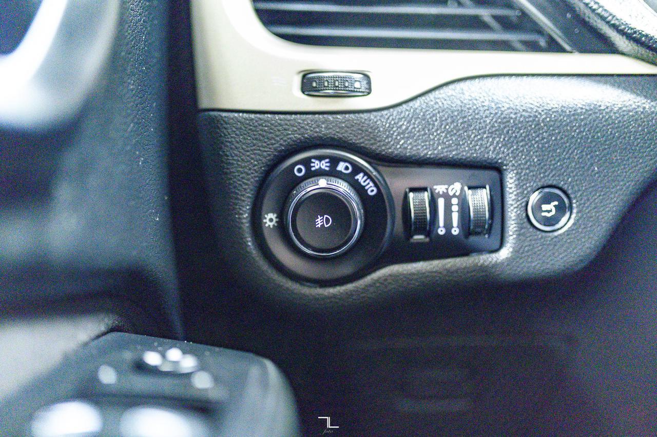 2016 Jeep Cherokee 4x4 North Roof BCam Red Deer AB