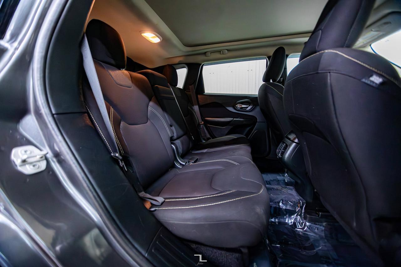 2016 Jeep Cherokee 4x4 North Roof BCam Red Deer AB