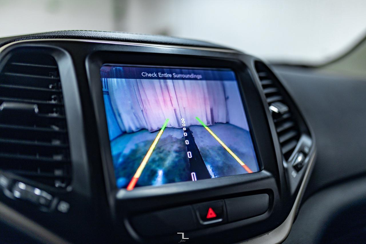 2016 Jeep Cherokee 4x4 North Roof BCam Red Deer AB