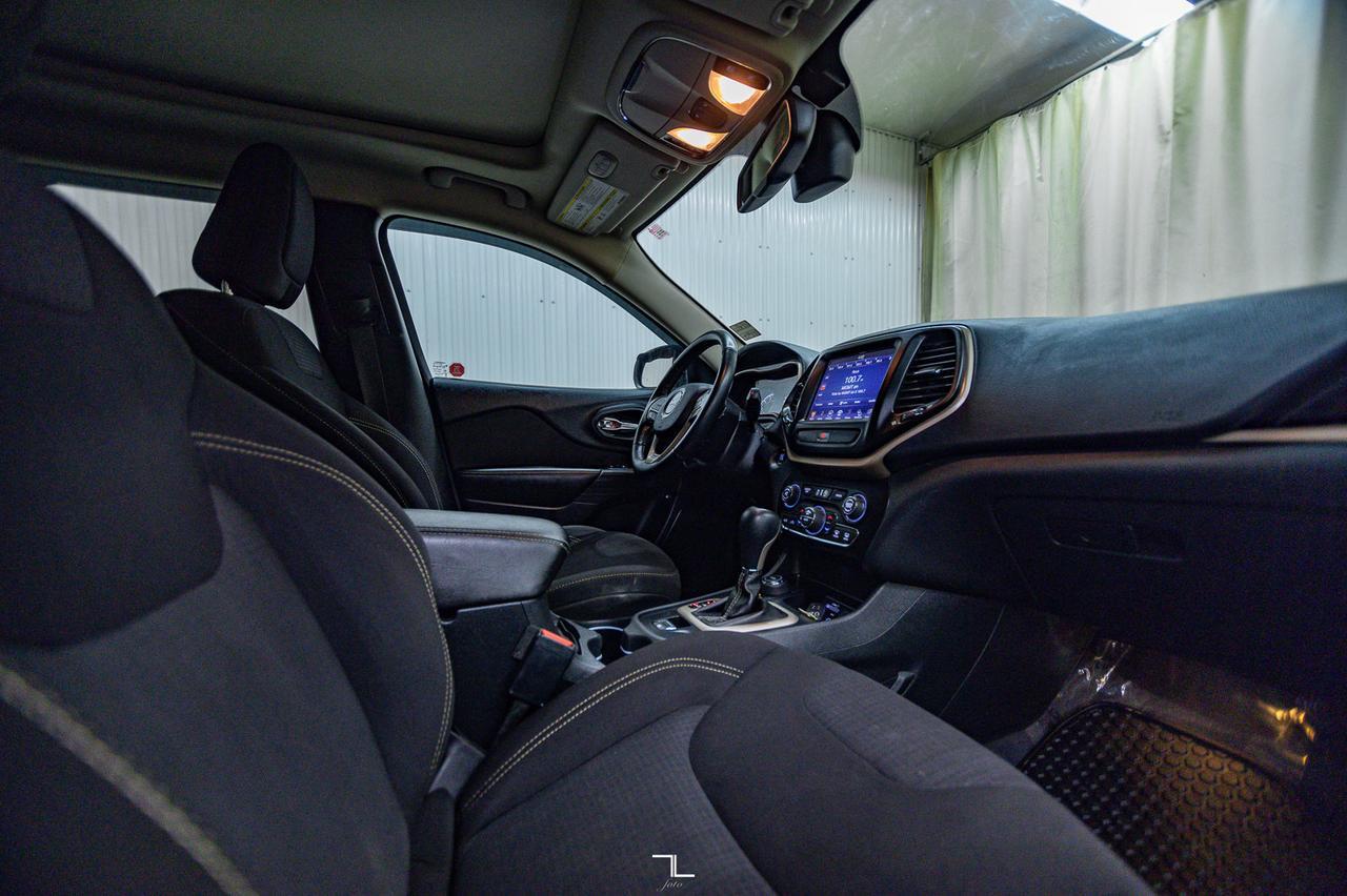 2016 Jeep Cherokee 4x4 North Roof BCam Red Deer AB