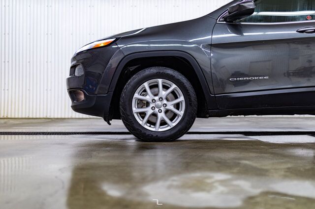 2016 Jeep Cherokee 4x4 North Roof BCam Red Deer AB