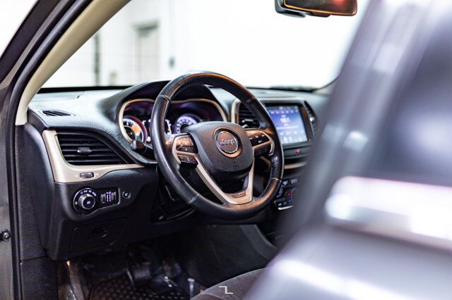 2016 Jeep Cherokee 4x4 North Roof BCam Red Deer AB