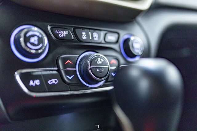 2016 Jeep Cherokee 4x4 North Roof BCam Red Deer AB