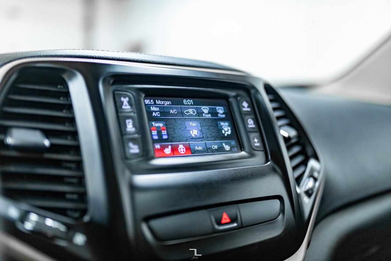 2016 Jeep Cherokee 4x4 North Roof PSeat Red Deer AB