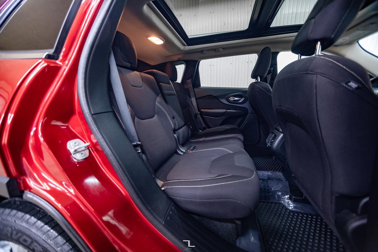 2016 Jeep Cherokee 4x4 North Roof PSeat Red Deer AB