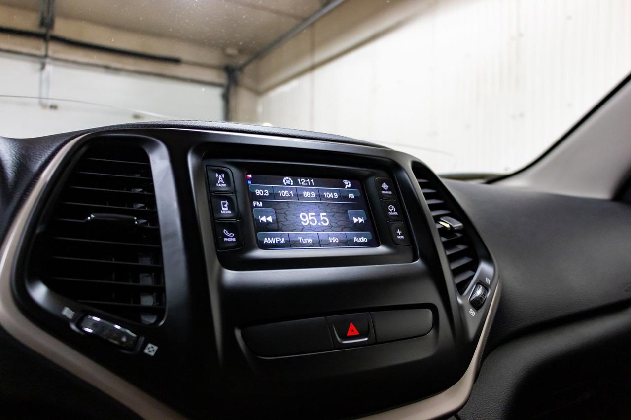 2016 Jeep Cherokee 4x4 Sport BCam Red Deer AB