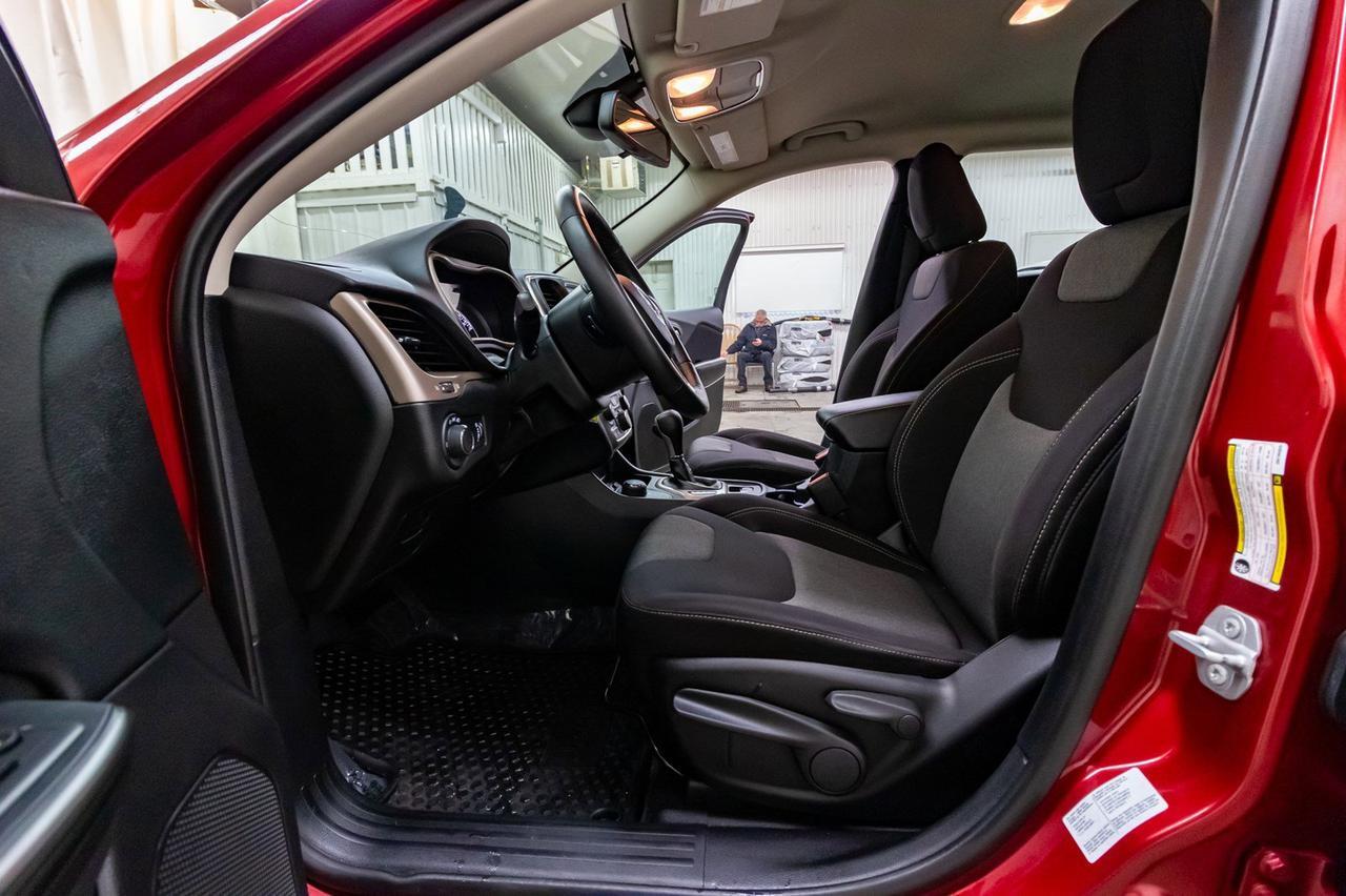 2016 Jeep Cherokee 4x4 Sport BCam Red Deer AB