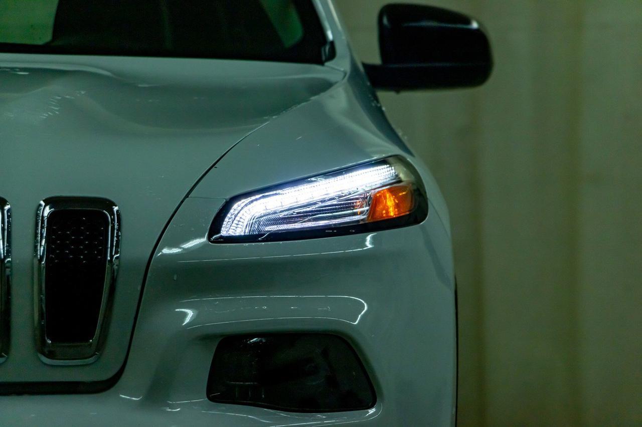 2016 Jeep Cherokee 4x4 Sport Red Deer AB