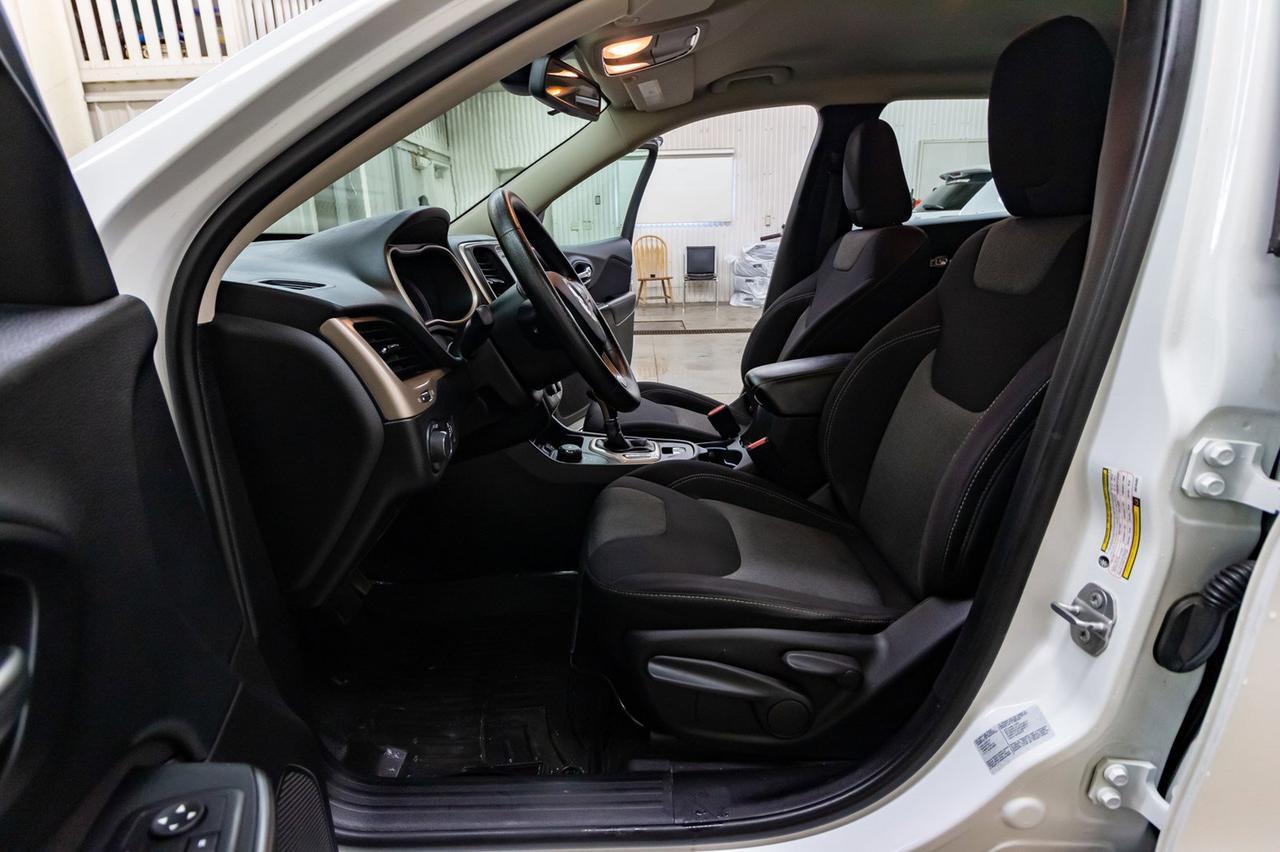 2016 Jeep Cherokee 4x4 Sport Red Deer AB