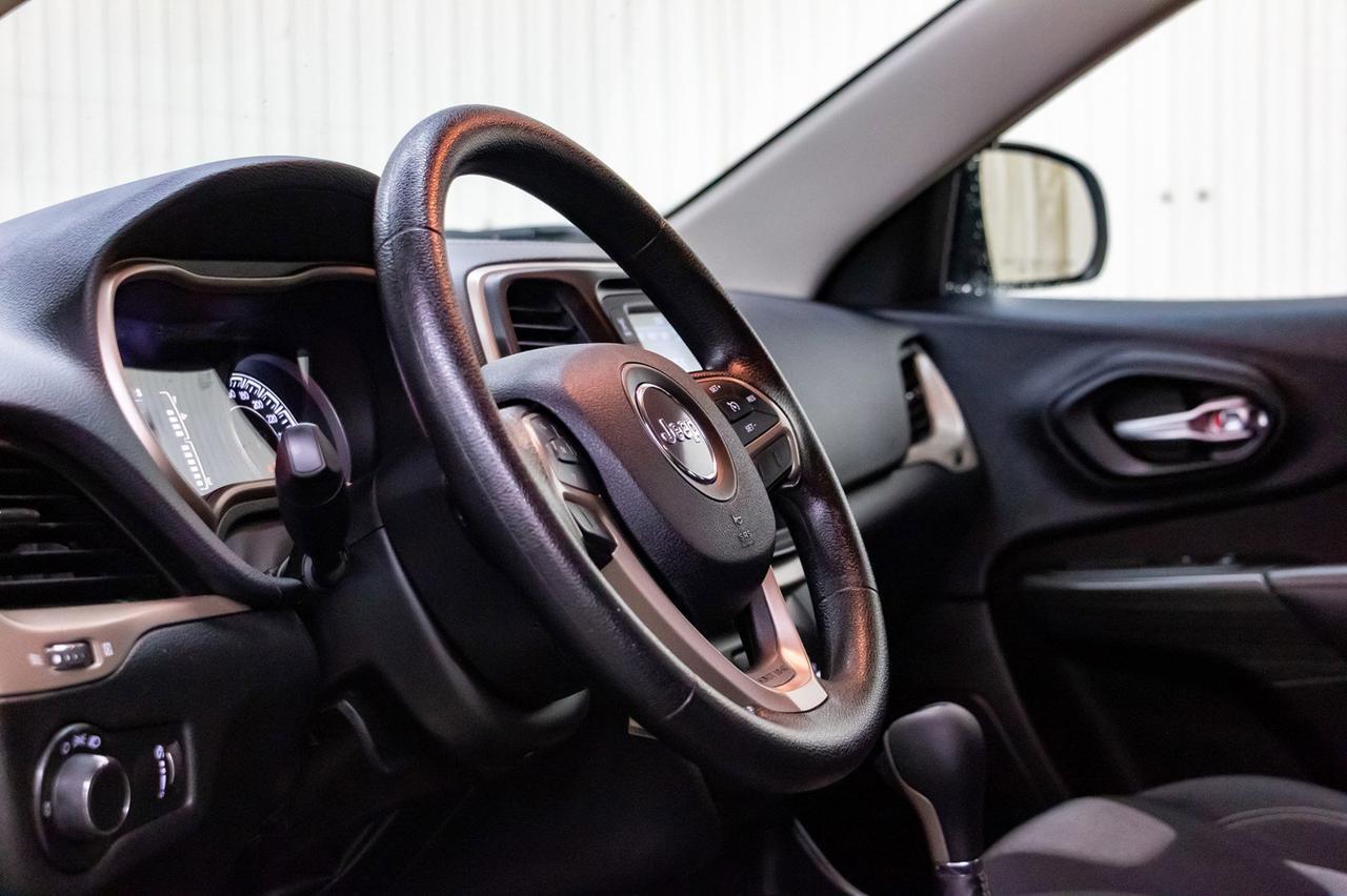 2016 Jeep Cherokee 4x4 Sport Red Deer AB