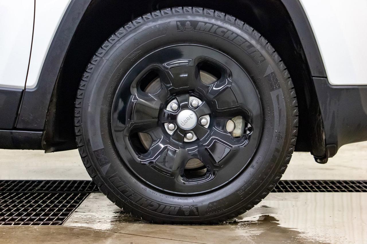 2016 Jeep Cherokee 4x4 Sport Red Deer AB