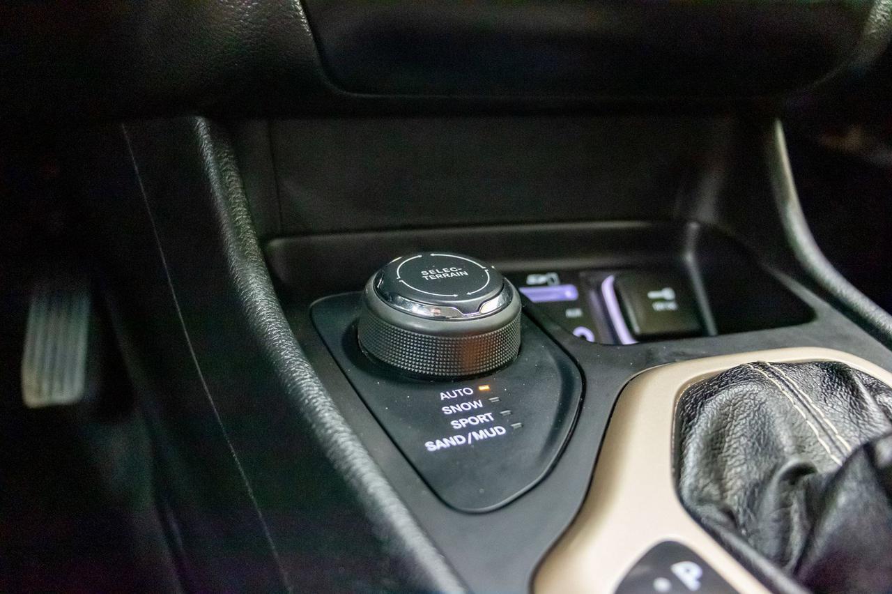 2016 Jeep Cherokee 4x4 Sport Red Deer AB