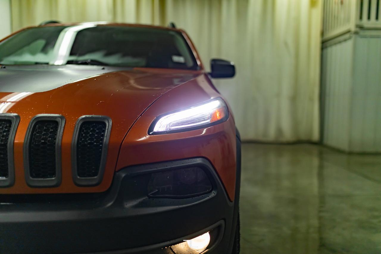 2016 Jeep Cherokee 4x4 Trailhawk Leather Roof Nav BCam Red Deer AB