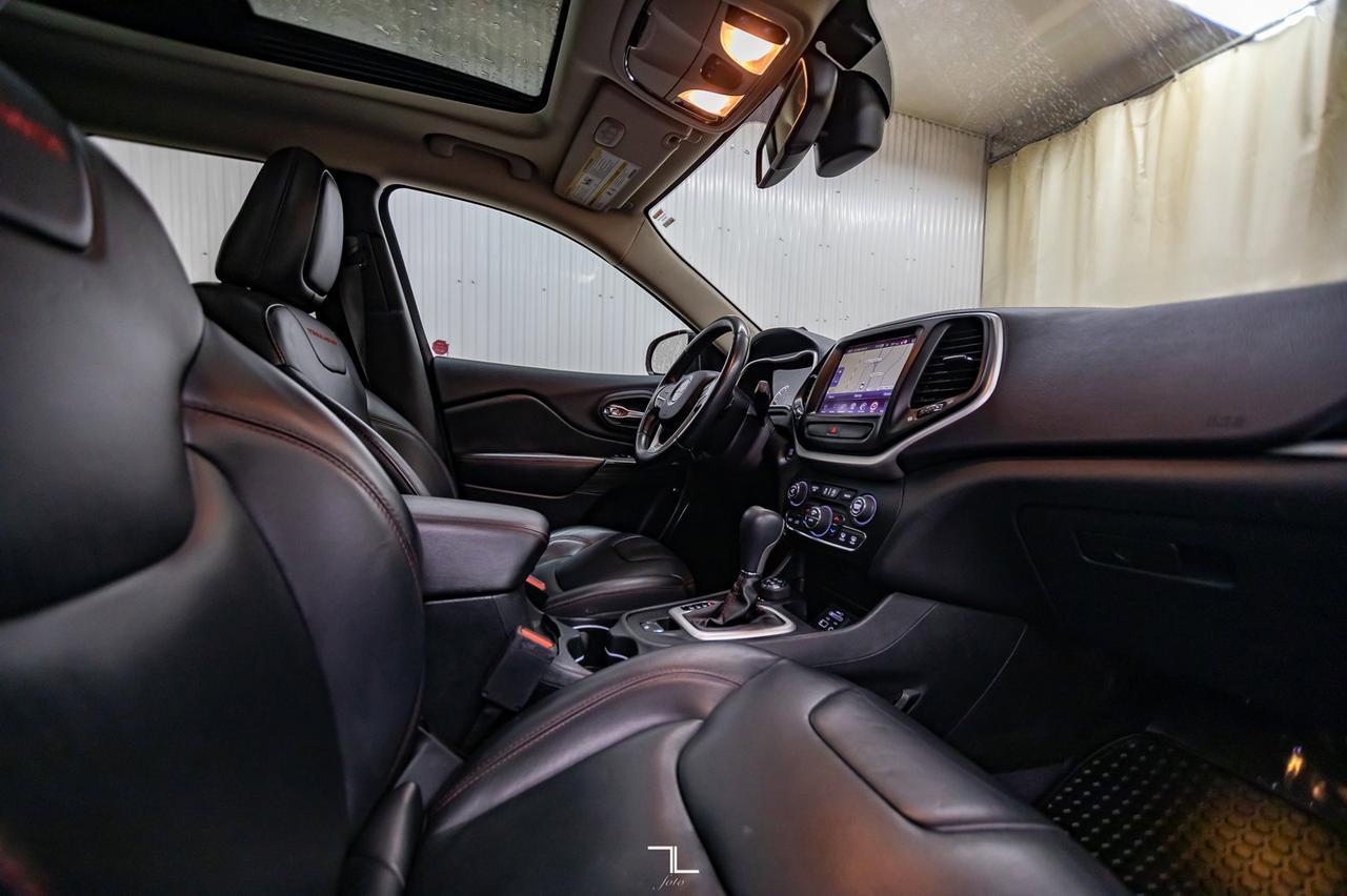 2016 Jeep Cherokee 4x4 Trailhawk Leather Roof Nav BCam Red Deer AB