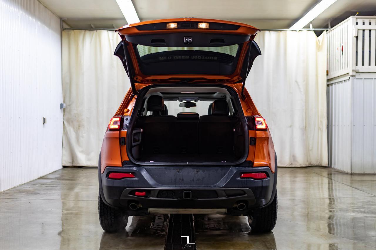 2016 Jeep Cherokee 4x4 Trailhawk Leather Roof Nav BCam Red Deer AB