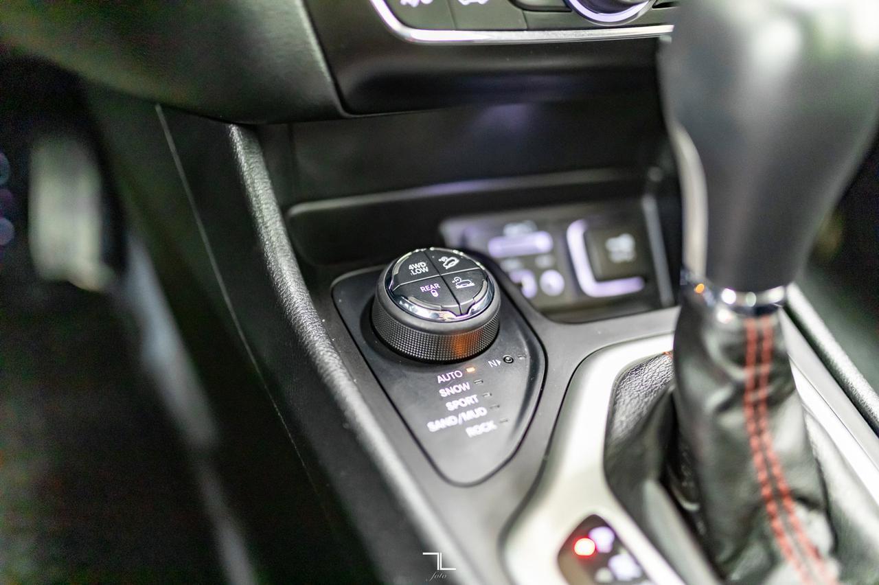 2016 Jeep Cherokee 4x4 Trailhawk Leather Roof Nav BCam Red Deer AB