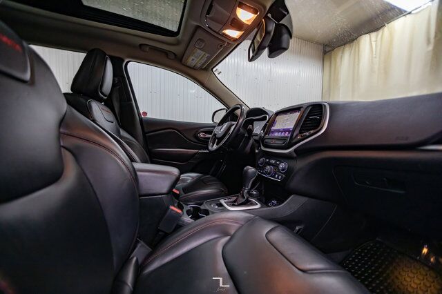 2016 Jeep Cherokee 4x4 Trailhawk Leather Roof Nav BCam Red Deer AB