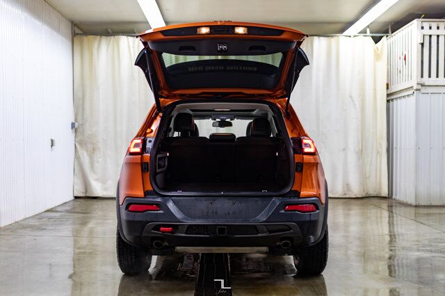 2016 Jeep Cherokee 4x4 Trailhawk Leather Roof Nav BCam Red Deer AB