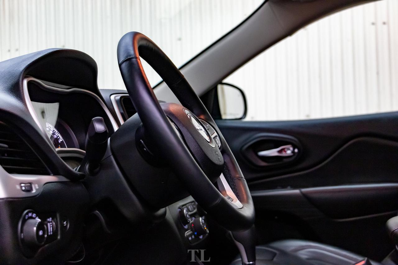 2016 Jeep Cherokee 4x4 Trailhawk Leather Roof Nav BCam Red Deer AB