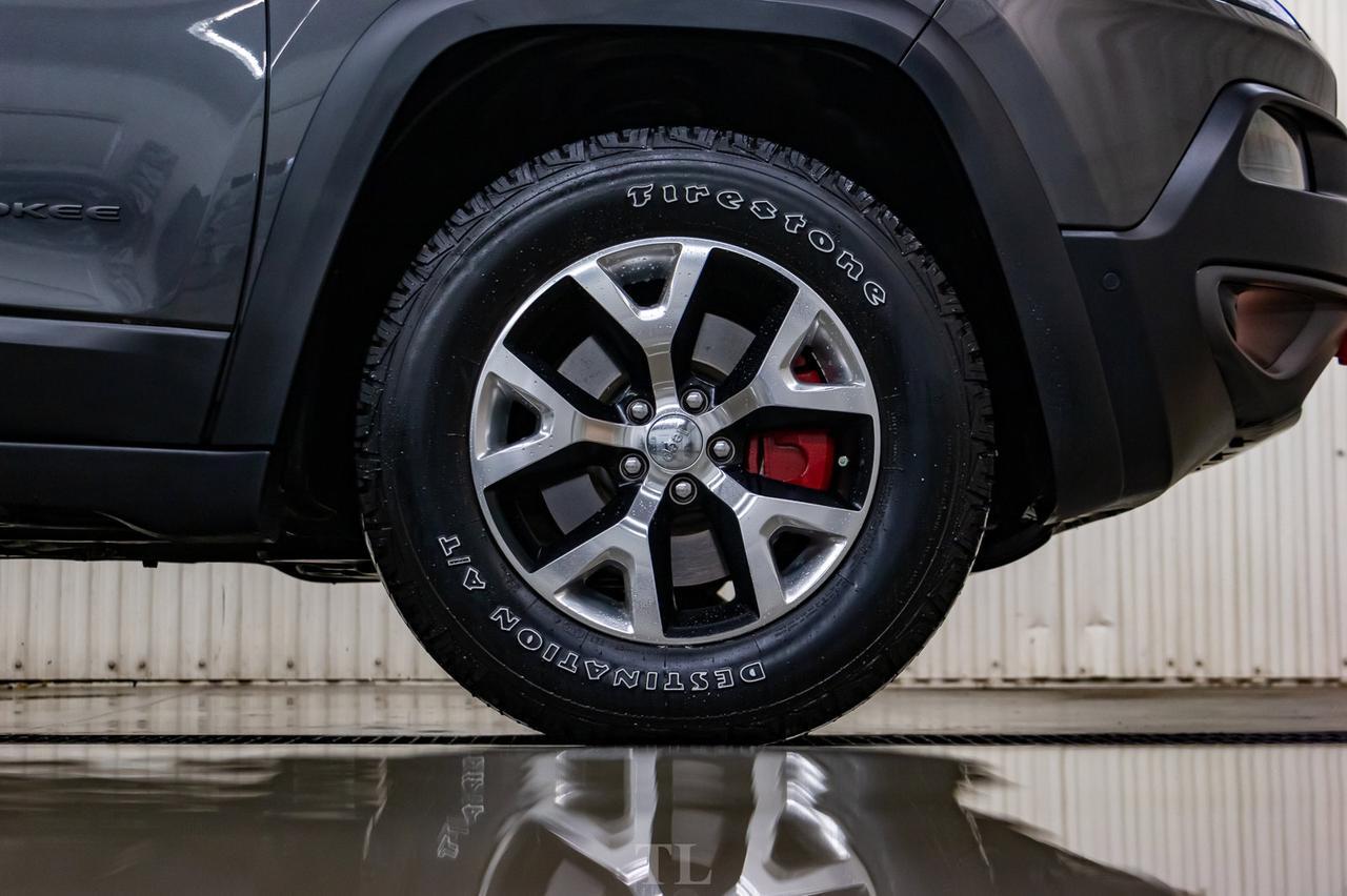 2016 Jeep Cherokee 4x4 Trailhawk Leather Roof Nav BCam Red Deer AB