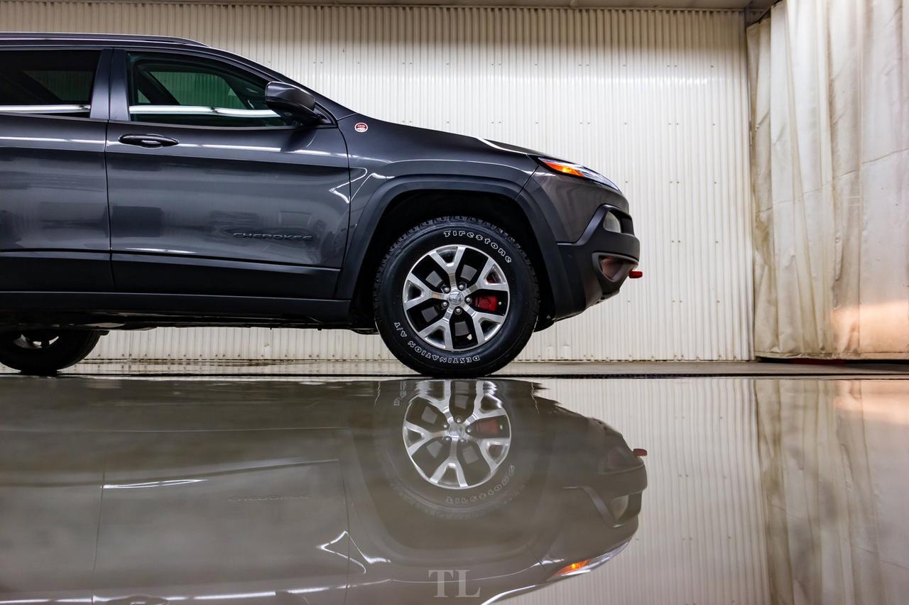 2016 Jeep Cherokee 4x4 Trailhawk Leather Roof Nav BCam Red Deer AB