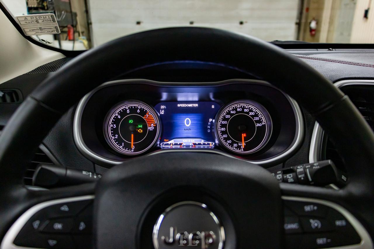 2016 Jeep Cherokee 4x4 Trailhawk Leather Roof Nav BCam Red Deer AB