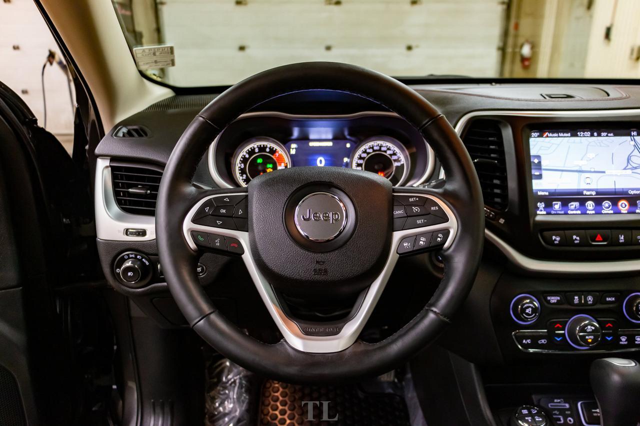 2016 Jeep Cherokee 4x4 Trailhawk Leather Roof Nav BCam Red Deer AB