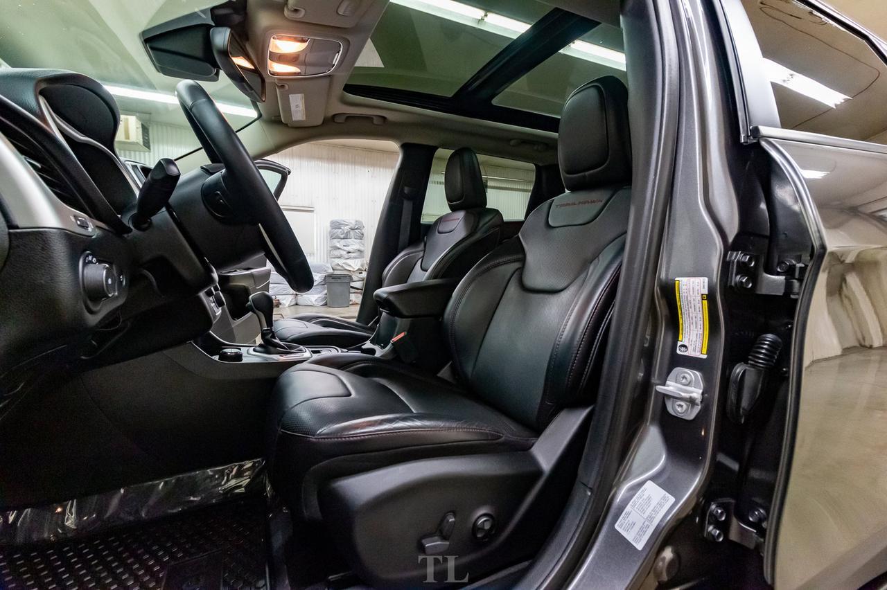 2016 Jeep Cherokee 4x4 Trailhawk Leather Roof Nav BCam Red Deer AB