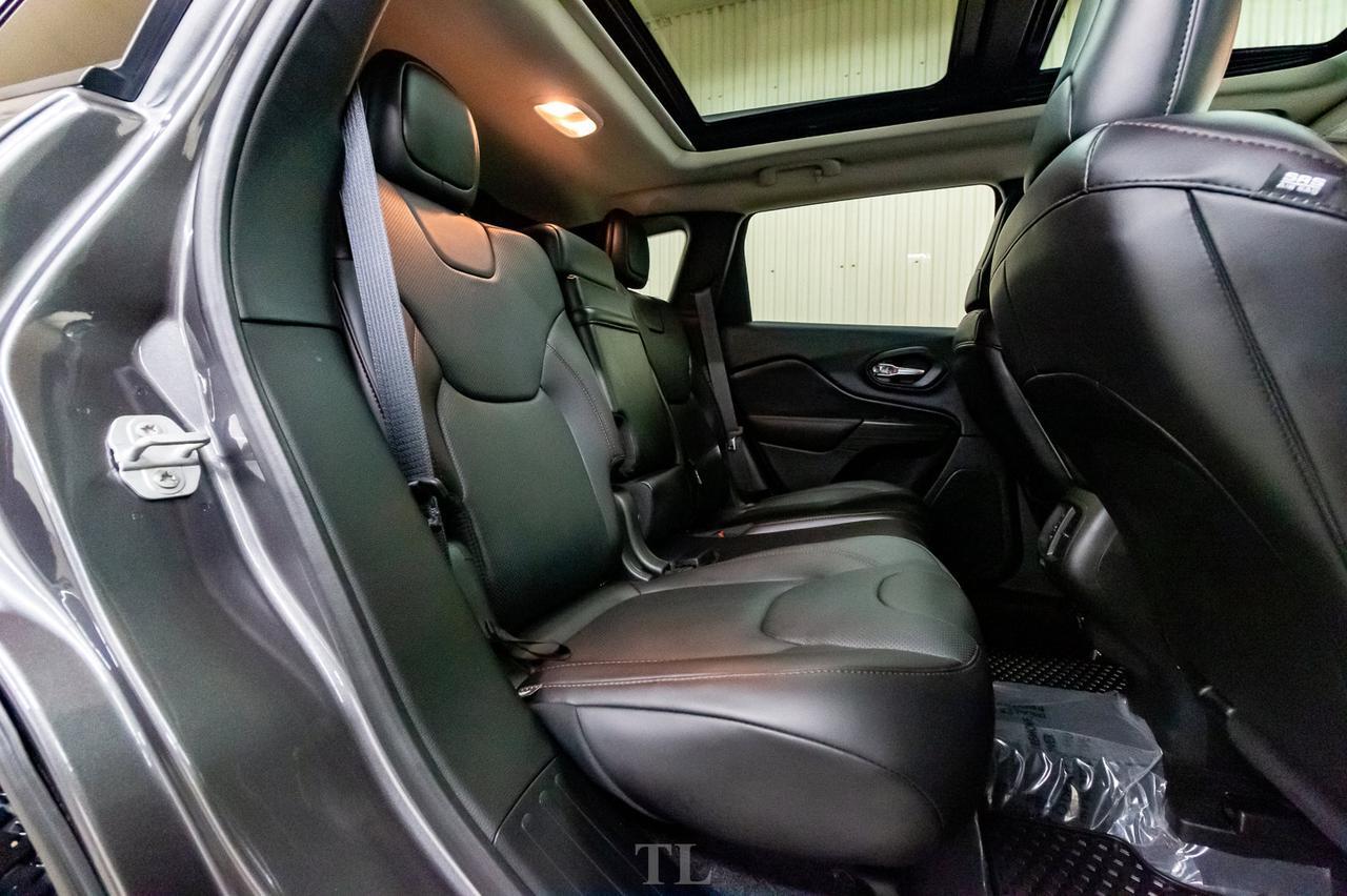 2016 Jeep Cherokee 4x4 Trailhawk Leather Roof Nav BCam Red Deer AB