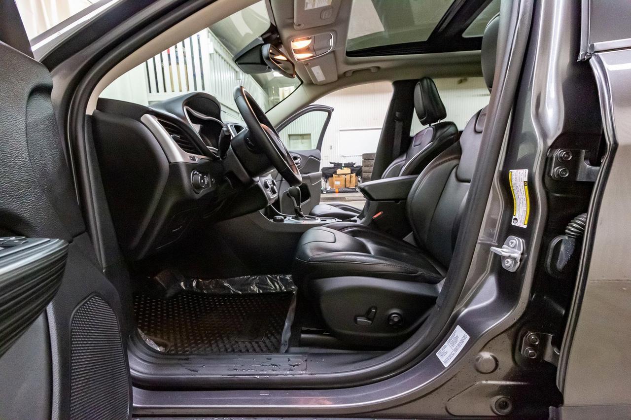 2016 Jeep Cherokee 4x4 Trailhawk Leather Roof Nav Red Deer AB