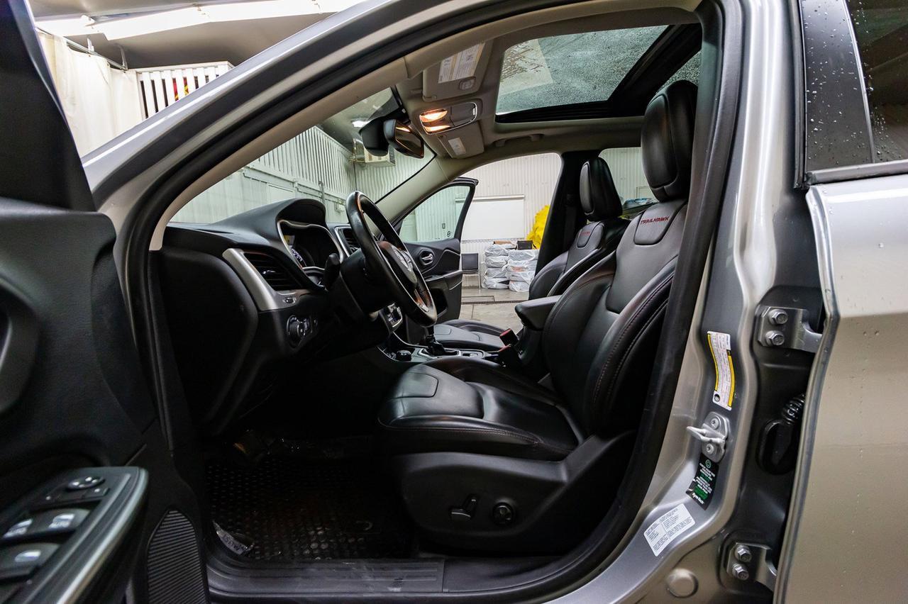 2016 Jeep Cherokee 4x4 Trailhawk Leather Roof Nav Red Deer AB