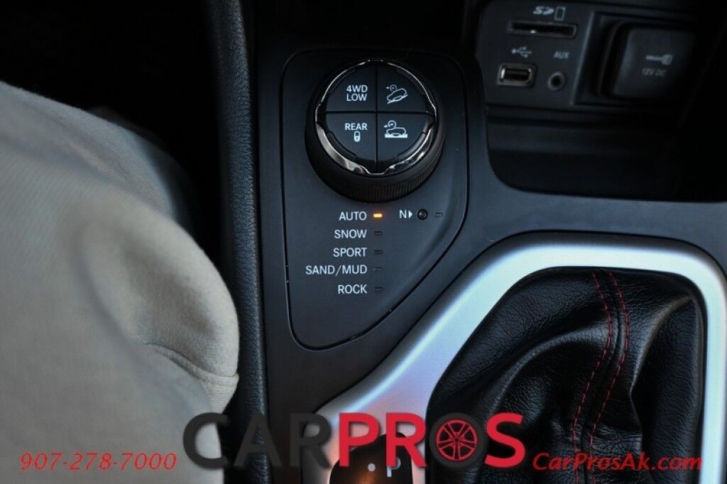 2016 Jeep Cherokee Trailhawk - 4X4 - 3.2L V6 - Heated Leather Seats - Heated Steering Wheel - Remote Start - Bluetooth - Backup Camera - Tow Package - Block heater Anchorage AK