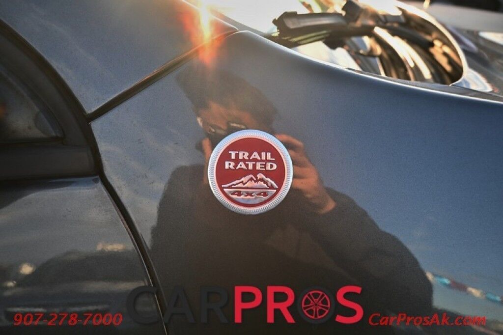 2016 Jeep Cherokee Trailhawk - 4X4 - 3.2L V6 - Heated Leather Seats - Heated Steering Wheel - Remote Start - Bluetooth - Backup Camera - Tow Package - Block heater Anchorage AK