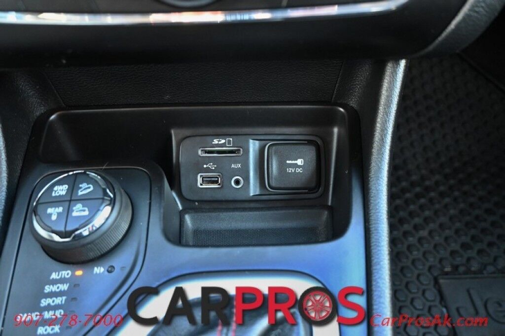 2016 Jeep Cherokee Trailhawk - 4X4 - 3.2L V6 - Heated Leather Seats - Heated Steering Wheel - Remote Start - Bluetooth - Backup Camera - Tow Package - Block heater Anchorage AK