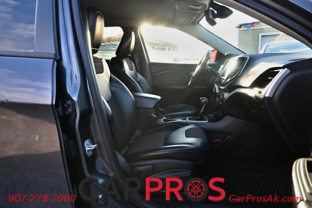 2016 Jeep Cherokee Trailhawk - 4X4 - 3.2L V6 - Heated Leather Seats - Heated Steering Wheel - Remote Start - Bluetooth - Backup Camera - Tow Package - Block heater Anchorage AK