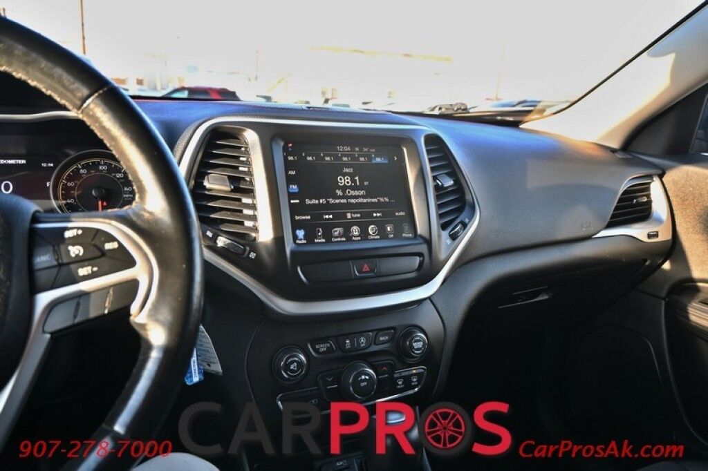 2016 Jeep Cherokee Trailhawk - 4X4 - 3.2L V6 - Heated Leather Seats - Heated Steering Wheel - Remote Start - Bluetooth - Backup Camera - Tow Package - Block heater Anchorage AK