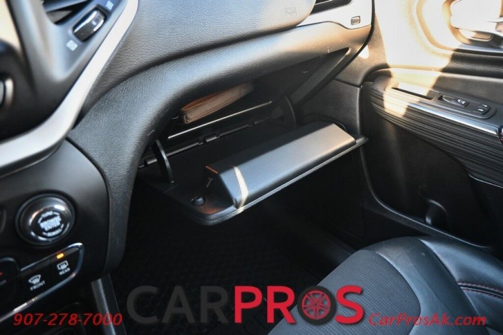 2016 Jeep Cherokee Trailhawk - 4X4 - 3.2L V6 - Heated Leather Seats - Heated Steering Wheel - Remote Start - Bluetooth - Backup Camera - Tow Package - Block heater Anchorage AK