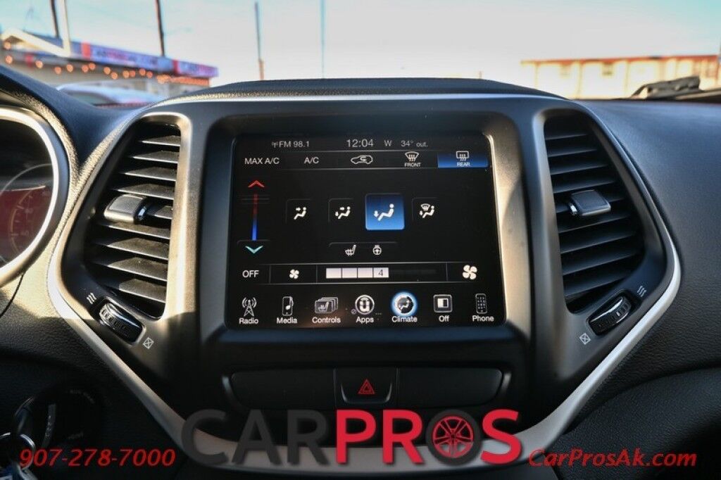 2016 Jeep Cherokee Trailhawk - 4X4 - 3.2L V6 - Heated Leather Seats - Heated Steering Wheel - Remote Start - Bluetooth - Backup Camera - Tow Package - Block heater Anchorage AK