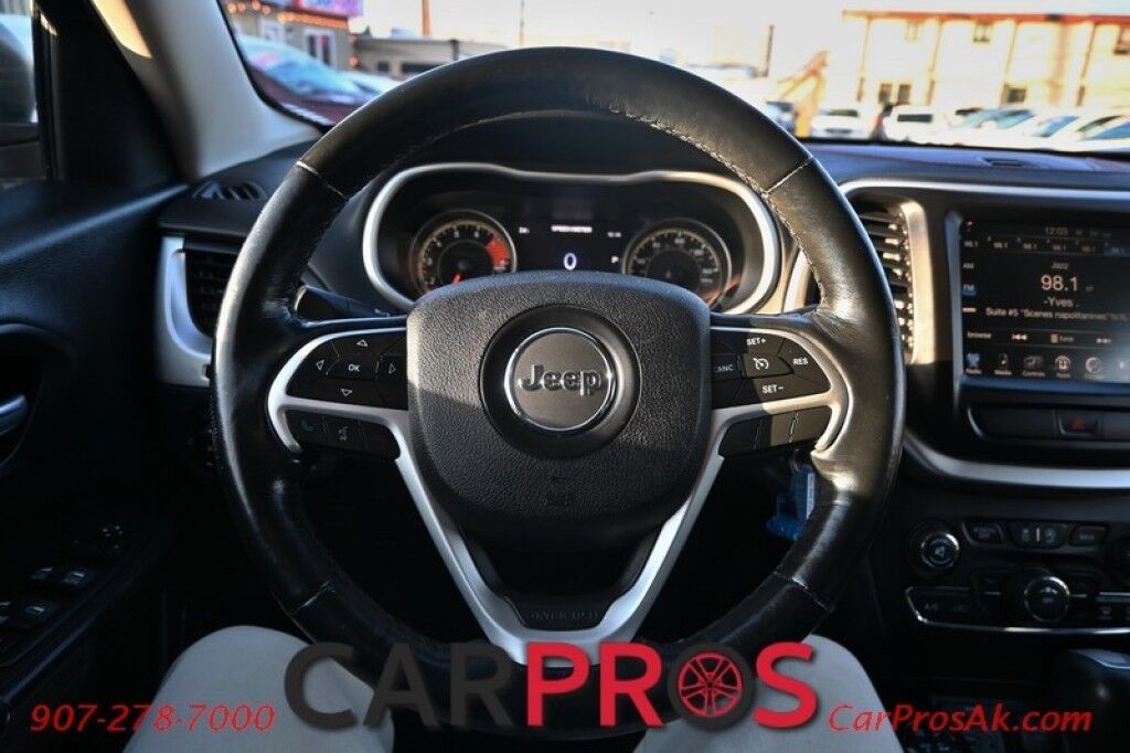 2016 Jeep Cherokee Trailhawk - 4X4 - 3.2L V6 - Heated Leather Seats - Heated Steering Wheel - Remote Start - Bluetooth - Backup Camera - Tow Package - Block heater Anchorage AK