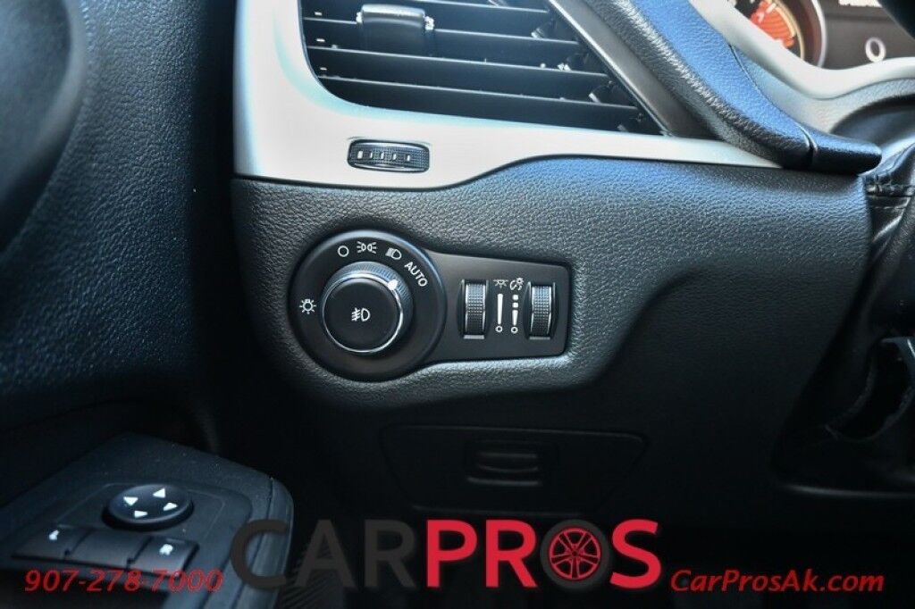 2016 Jeep Cherokee Trailhawk - 4X4 - 3.2L V6 - Heated Leather Seats - Heated Steering Wheel - Remote Start - Bluetooth - Backup Camera - Tow Package - Block heater Anchorage AK