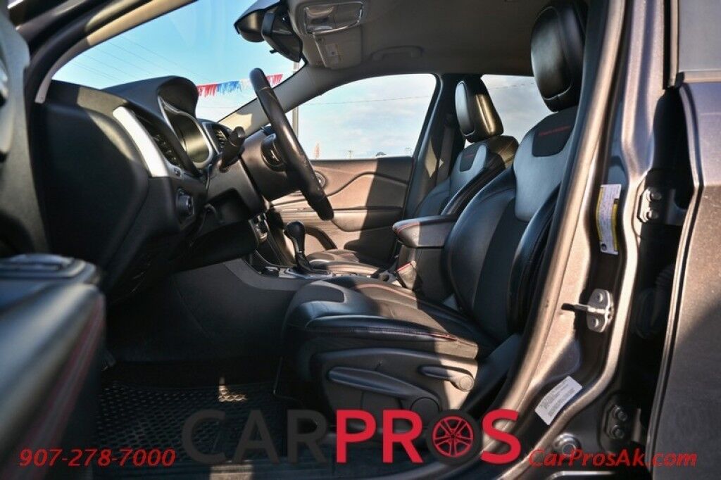 2016 Jeep Cherokee Trailhawk - 4X4 - 3.2L V6 - Heated Leather Seats - Heated Steering Wheel - Remote Start - Bluetooth - Backup Camera - Tow Package - Block heater Anchorage AK