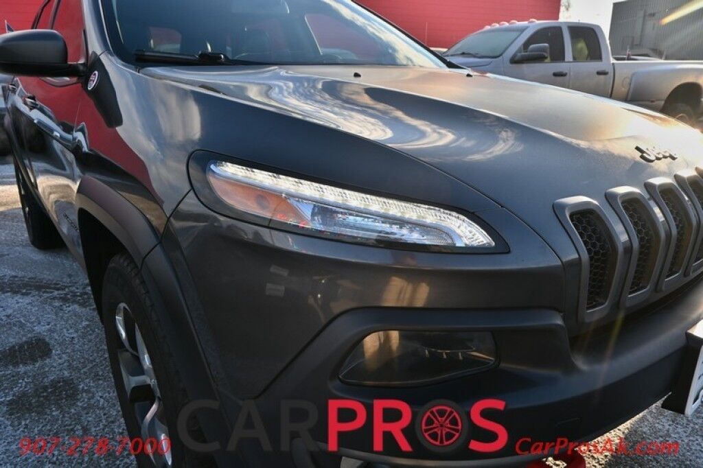 2016 Jeep Cherokee Trailhawk - 4X4 - 3.2L V6 - Heated Leather Seats - Heated Steering Wheel - Remote Start - Bluetooth - Backup Camera - Tow Package - Block heater Anchorage AK