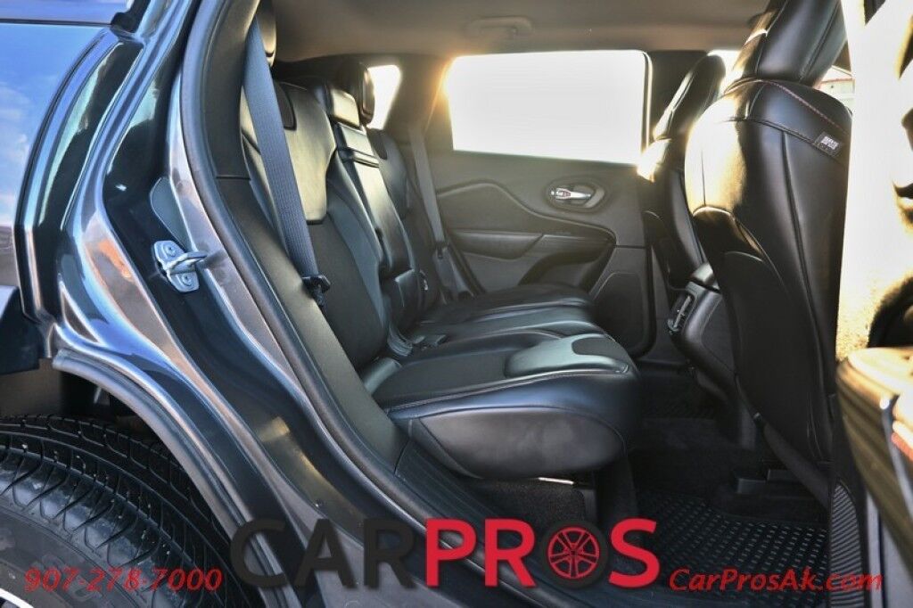 2016 Jeep Cherokee Trailhawk - 4X4 - 3.2L V6 - Heated Leather Seats - Heated Steering Wheel - Remote Start - Bluetooth - Backup Camera - Tow Package - Block heater Anchorage AK