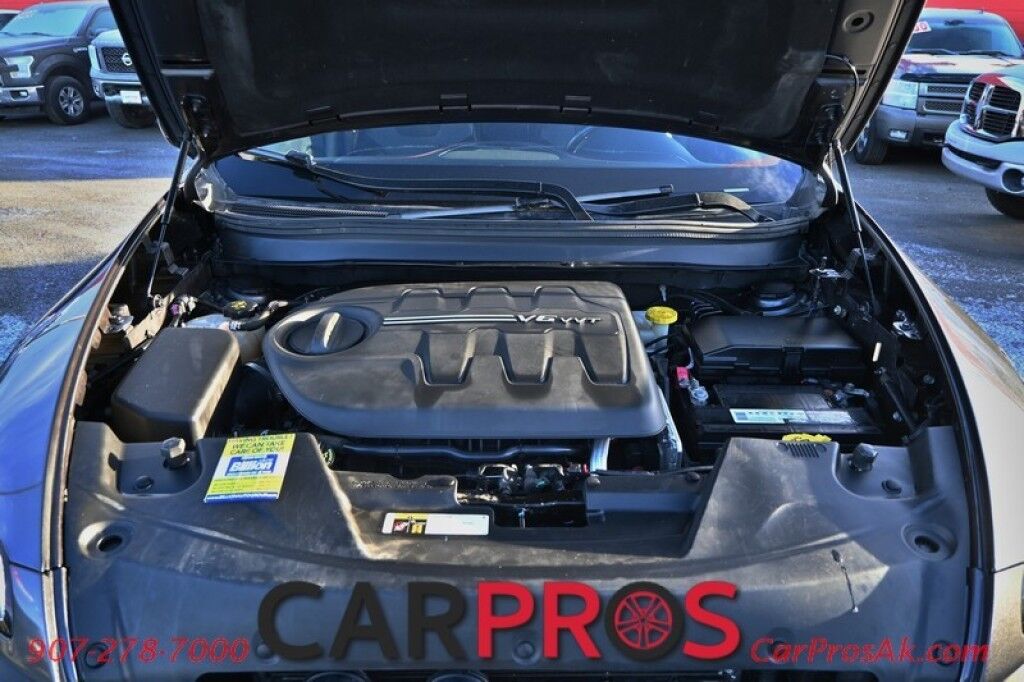 2016 Jeep Cherokee Trailhawk - 4X4 - 3.2L V6 - Heated Leather Seats - Heated Steering Wheel - Remote Start - Bluetooth - Backup Camera - Tow Package - Block heater Anchorage AK