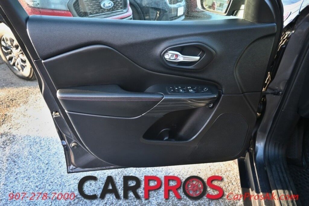 2016 Jeep Cherokee Trailhawk - 4X4 - 3.2L V6 - Heated Leather Seats - Heated Steering Wheel - Remote Start - Bluetooth - Backup Camera - Tow Package - Block heater Anchorage AK